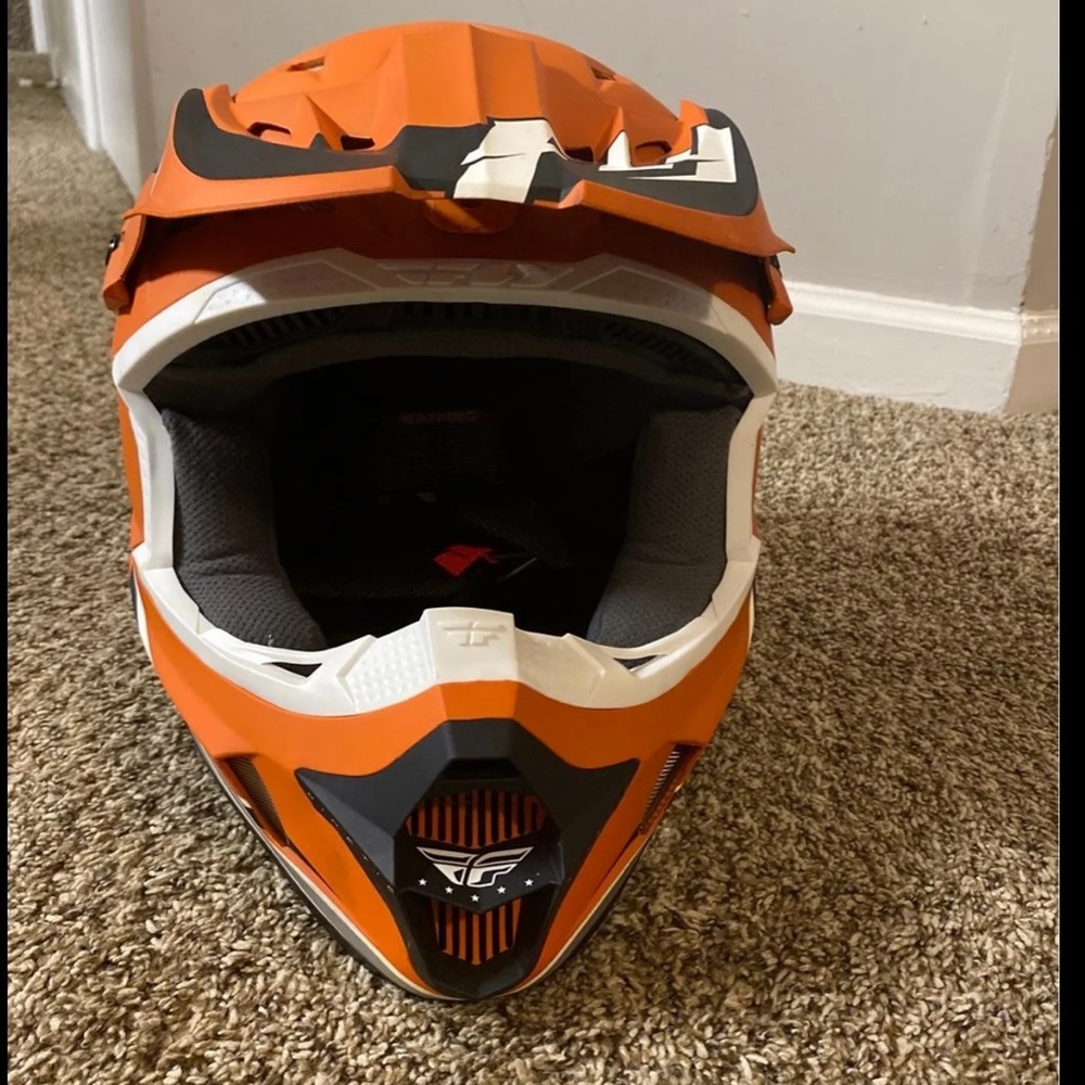 (NWOT) Fly Racing Kinetic Fullspeed Helmet